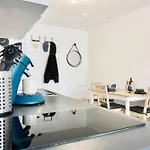 Gemuetliches 1 Schlafzimmer Mit Balkon & Privatem Stellplatz Fuer Bis Zu 4 Personen Unmittelbar An Der Mosel *