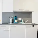 Gemuetliches 1 Schlafzimmer Mit Balkon & Privatem Stellplatz Fuer Bis Zu 4 Personen Unmittelbar An Der Mosel Koblenc