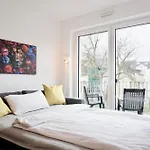 Gemuetliches 1 Schlafzimmer Mit Balkon & Privatem Stellplatz Fuer Bis Zu 4 Personen Unmittelbar An Der Mosel Apartmán *