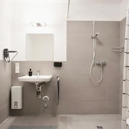 Gemuetliches 1 Schlafzimmer Mit Balkon & Privatem Stellplatz Fuer Bis Zu 4 Personen Unmittelbar An Der Mosel *