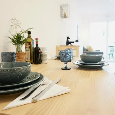 Gemuetliches 1 Schlafzimmer Mit Balkon & Privatem Stellplatz Fuer Bis Zu 4 Personen Unmittelbar An Der Mosel 科布倫茨