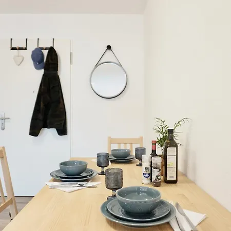 Gemuetliches 1 Schlafzimmer Mit Balkon & Privatem Stellplatz Fuer Bis Zu 4 Personen Unmittelbar An Der Mosel Apartment *