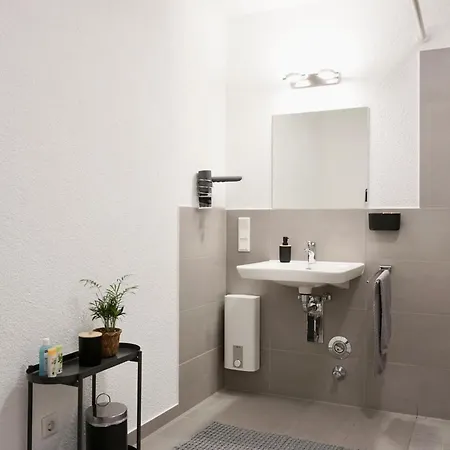 Apartment Gemuetliches 1 Schlafzimmer Mit Balkon & Privatem Stellplatz Fuer Bis Zu 4 Personen Unmittelbar An Der Mosel *