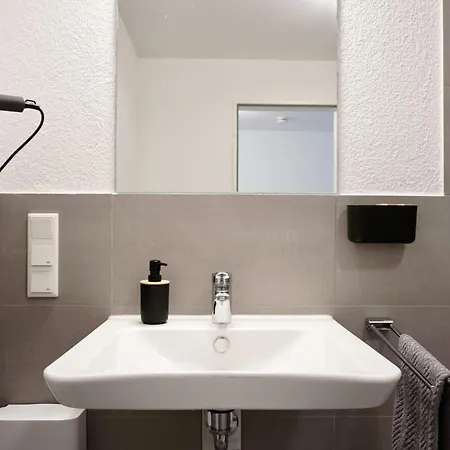 Apartment Gemuetliches 1 Schlafzimmer Mit Balkon & Privatem Stellplatz Fuer Bis Zu 4 Personen Unmittelbar An Der Mosel *