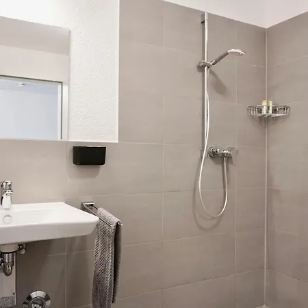 Apartment Gemuetliches 1 Schlafzimmer Mit Balkon & Privatem Stellplatz Fuer Bis Zu 4 Personen Unmittelbar An Der Mosel