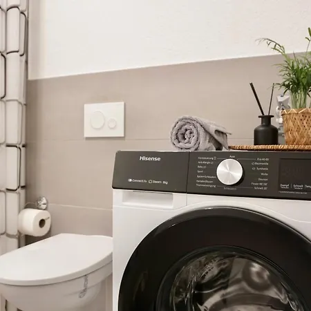 Gemuetliches 1 Schlafzimmer Mit Balkon & Privatem Stellplatz Fuer Bis Zu 4 Personen Unmittelbar An Der Mosel Apartment *