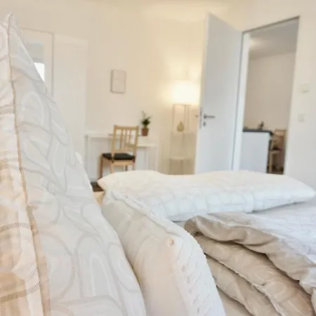 Apartment Gemuetliches 1 Schlafzimmer Mit Balkon & Privatem Stellplatz Fuer Bis Zu 4 Personen Unmittelbar An Der Mosel