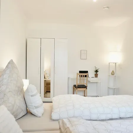 Gemuetliches 1 Schlafzimmer Mit Balkon & Privatem Stellplatz Fuer Bis Zu 4 Personen Unmittelbar An Der Mosel Apartment *