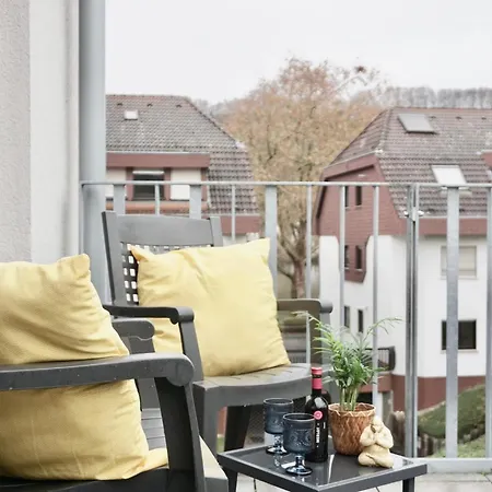Gemuetliches 1 Schlafzimmer Mit Balkon & Privatem Stellplatz Fuer Bis Zu 4 Personen Unmittelbar An Der Mosel 公寓 *