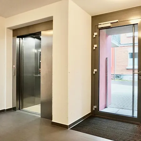 Gemuetliches 1 Schlafzimmer Mit Balkon & Privatem Stellplatz Fuer Bis Zu 4 Personen Unmittelbar An Der Mosel דירה קובלנץ