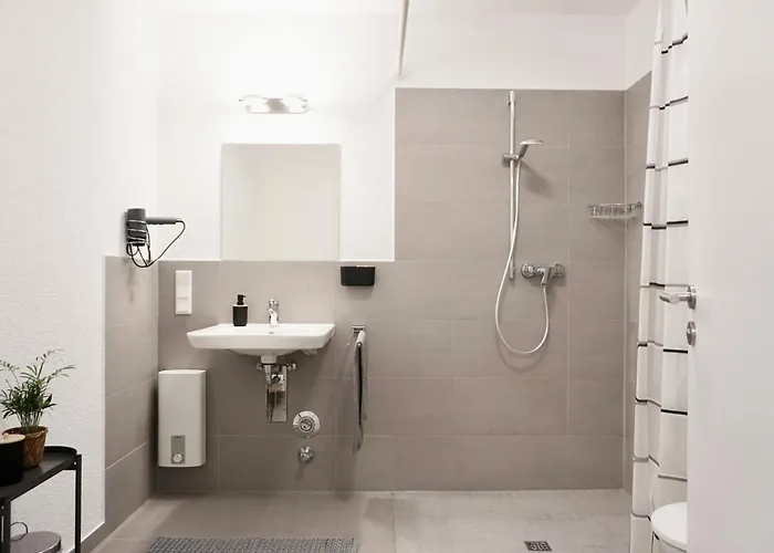 Gemuetliches 1 Schlafzimmer Mit Balkon & Privatem Stellplatz Fuer Bis Zu 4 Personen Unmittelbar An Der Mosel *