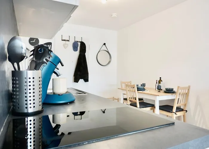 Gemütliches 1 Schlafzimmer Mit Balkon&privatem Stellplatz Für Bis Zu 4 Personen Unmittelbar An Der Mosel *